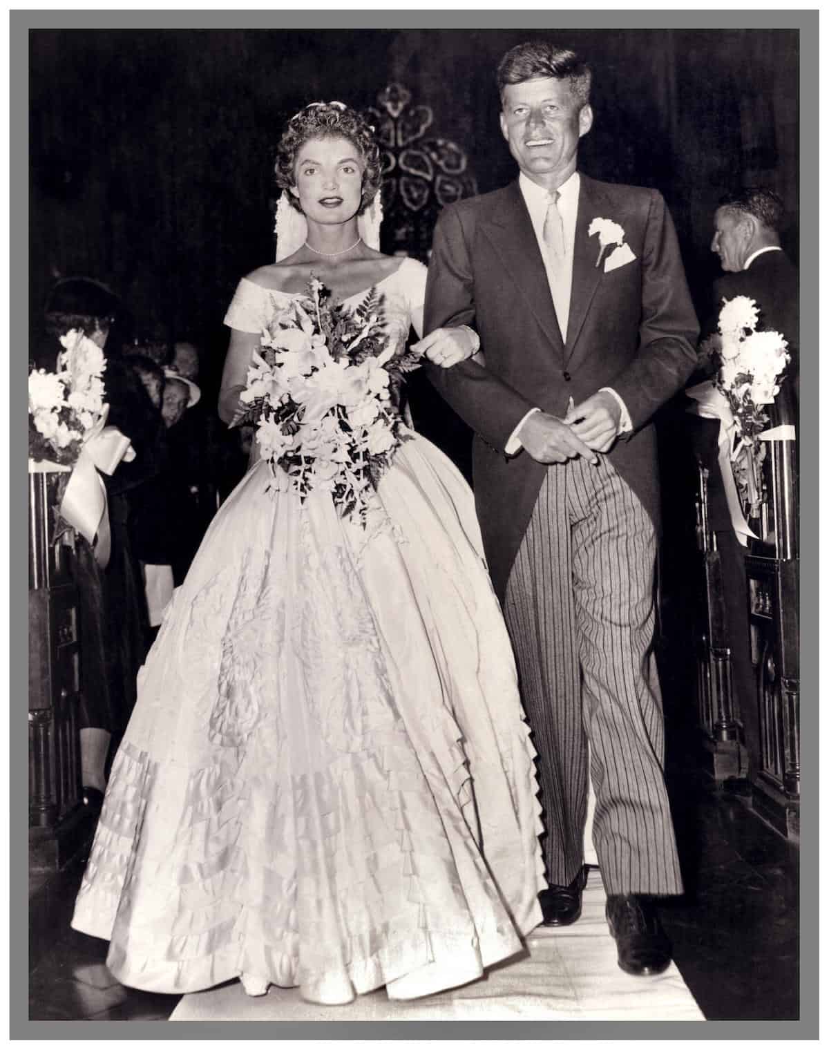 KP4JW2 JFK KENNEDY WEDDING 1953 Vintage B&W  image of the Jackie Kennedy marriage to J.F Kennedy in 1953 Sept 12th.St. Marys Church Newport in a dress made by New York dressmaker Ann Lowe.